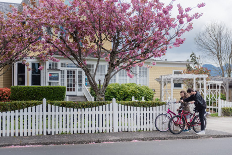 Gilbert Inn - Take a Ride