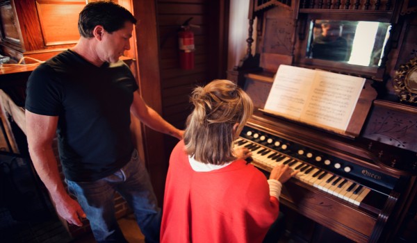 Gilbert Inn - Play Our Piano